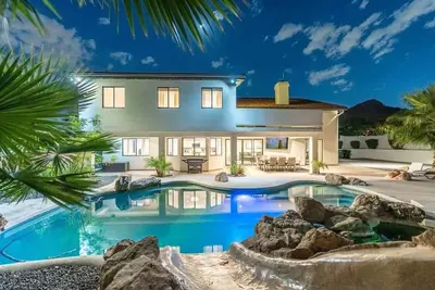 Image de Luxury Estate, Heated Pool, Mini Putt, Basketball