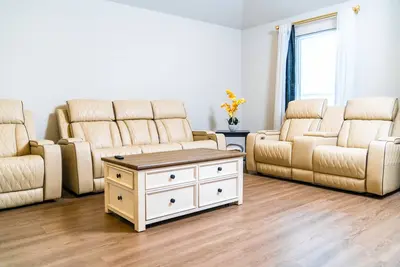 Image de Modern Family Retreat • 3br/2ba • Bbq Patio • Designed for Comfort