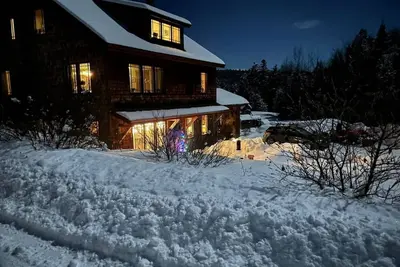 Image de Eco-friendly mountain home- off grid, but online!