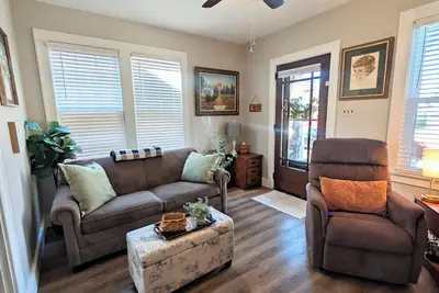 Image de Charming Downtown Eaton Stay; Cozy Comfort at Gigi’s Place