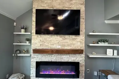 Image de Luxury Lawrence Haven-Near Campus-Sleeps 11