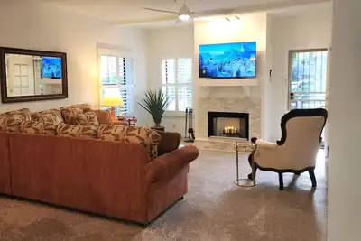 Image de Lakeside Villas 2 bdrm McCormick Ranch Scotts. Walk to Mercado, High demand!
