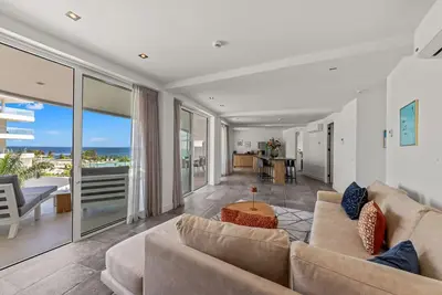 Image de Stylish 3br Steps to Shore | One Mambo by Bocobay