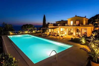 Image de Spacious Estate in Saint-Jean-Cap-Ferrat with Phenomenal Ocean View