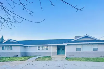 Image de Tremendous Private Exclusive 5-bedroom house with Ac in Hemet awaits you