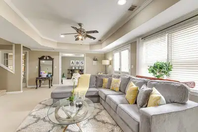 Image de 7 Mi to Arthur Blank & Trilith Studios: Cozy Suite