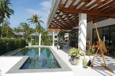 Image de Villa O3 Green 2b avec jardin, piscine et mobilier unique