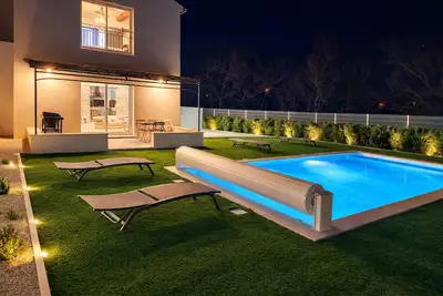 Image de Villa de Luxe 5* avec piscine privée chauffée - Spa Balnéothérapie - Provence