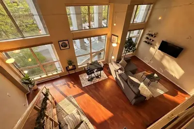 Image de Urban Loft Perch • City Views • Free Parking