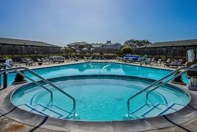 Image de 3x 2br Condos w/ Pool, Beach Access & Bonfires