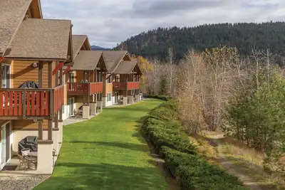 Image de 2x2BR Bavarian Retreat, Hot Tub, 1 Mi to Downtown