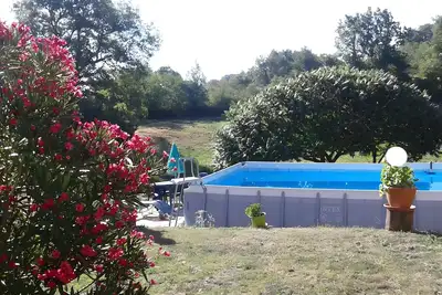 Image de Gîte « 2 à 4 personnes » avec vue montagne, piscine privée et Wi-Fi