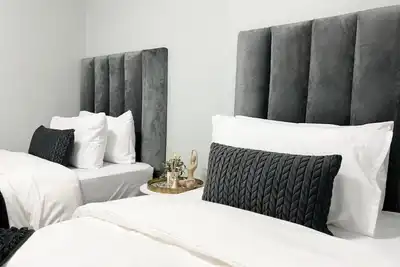 Image de F&J City Accommodation cc at 77 Independence