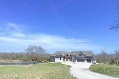 Image de Spacious 5-bedroom house with Private Lake & Basketball/Pickleball Court