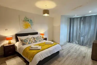 Image de Clean, Quiet & Brand-New Flat with great transport links.