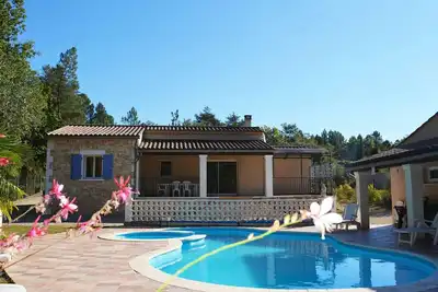 Image de Villa climatisée avec piscine, animaux admis