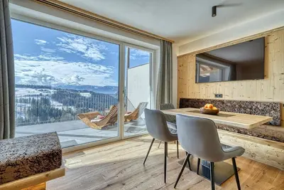 Image de Appartement 'Hinterrainerhof - Lodge Apis' avec vue sur la montagne, jardin commun et Wi-Fi