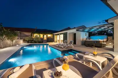 Image de Villa Aurora: A Luxurious Stone Retreat in Dalmatia