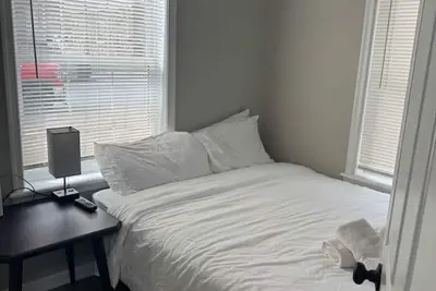 Image de 2br/1ba - Bright & Comfortable Apartment!