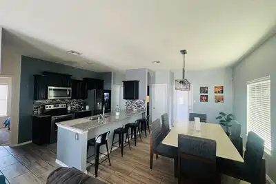 Image de Modern Cozy 3br Home / Near Hwy + Restaurants.