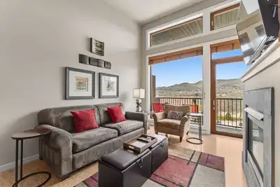 Image de Lake Chelan View Condo | Pool, Hot Tub, Sleeps 6
