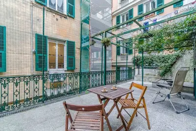 Image de Spacious and welcoming 120 square meters apartment, perfect for six people, located on the second floor of a historic building with an elevator (Not accessible to disabled guests). The property is centrally located in Genoa, just a 5-minute walk from Piaz