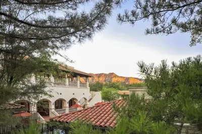 Image de Adventure Ready Suite w/ Spa & Mini-Golf Access l Near Oak Creek Canyon - 5. 6 mi