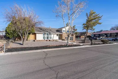 Image de Foothills & Chill — Spacious 4‑Bedroom