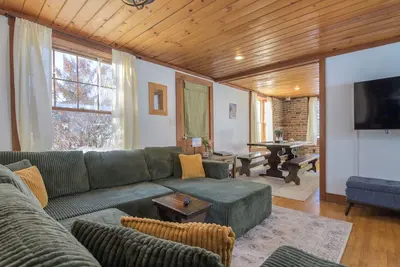Image de Peaceful 3-bedroom cabin with 4 beds in charming Montgomery minutes to Jay Peak!