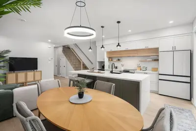 Image de Modern Mirabel 3br – Family & Work Friendly