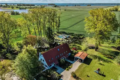 Image de The \"barn\" in a painter's country house