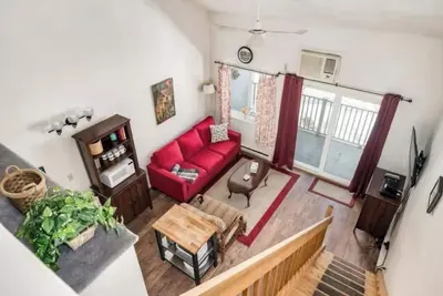 Image de Cozy 1-bedroom condo in lovely Lincoln close to shops, skiing and restaurants.