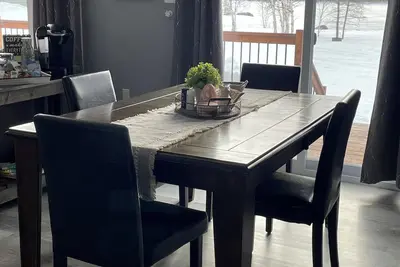 Image de Delightful 2-bedroom cottage with Ac. Highway 1 Trans Canada near Badger