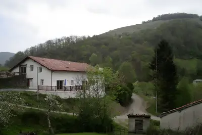 Image de Appartement de 50 m² de plain-pied avec vue montagne, terrasse privée et Wi-Fi
