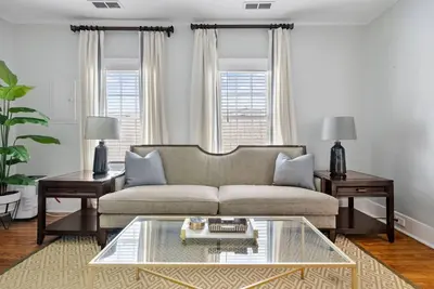 Image de Chic 2 Bedroom Spring St Retreat - Walk to King St