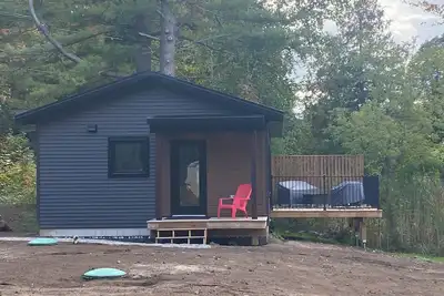 Image de Gorgeous lakeside 2-bedroom cottage in Seeley's Bay perfect for relaxing getaway