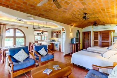 Image de Cozy Spanish Colonial style studio with breathtaking views