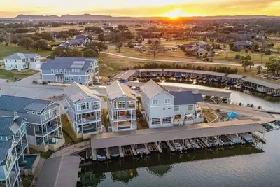 Image de Lake Lbj Watefront Oasis | Pool Spa & Scenic Views