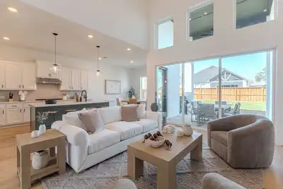 Image de New Build! Stunning Luxe 4br Retreat + Firepit + Bbq + Cornhole + Media Room