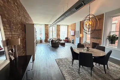 Image de Huge 1-bedroom apartment with private balcony in vibrant Cincinnati Main St Otr!