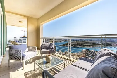 Image de 16th Floor - Pool & 180° Sea Views – by QuickTrips