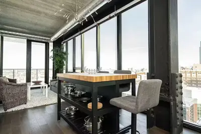 Image de Spacious High-Rise Condo | 2 Bed | 2 Bath |