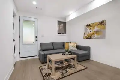 Image de Chic Guest Suite in The Beaches