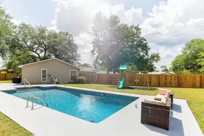 Image de Firepit~Pool~Outdoor Games~ Picnic Area