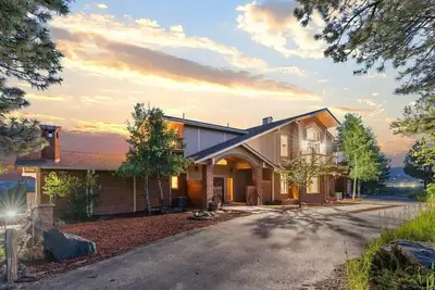 Image de Mountain Top Luxury Red Rocks Hot tub Sauna Views