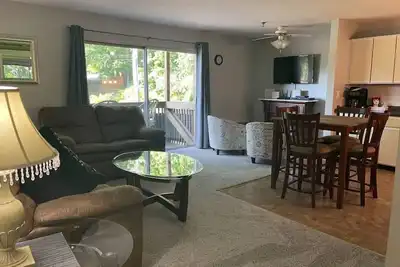 Image de 2 Bedrooms, Restaurants, 7 minutes to Weirs!