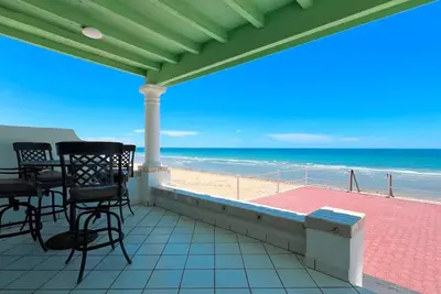 Image de Beautiful Beachfront Condo Las Olas Ii 11