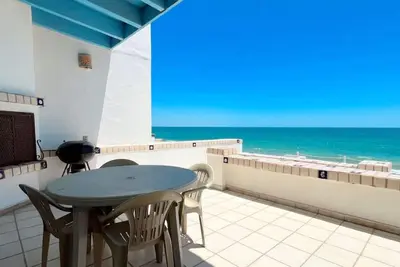 Image de Cozy & Colorful Beachfront Condo | Las Olas Ii 4