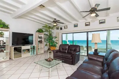 Image de Comfortable Beachfront Condo | Las Olas Ii 1