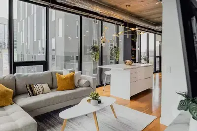 Image de Beautiful High-Rise Condo | 2 Bed | 2 Bath |